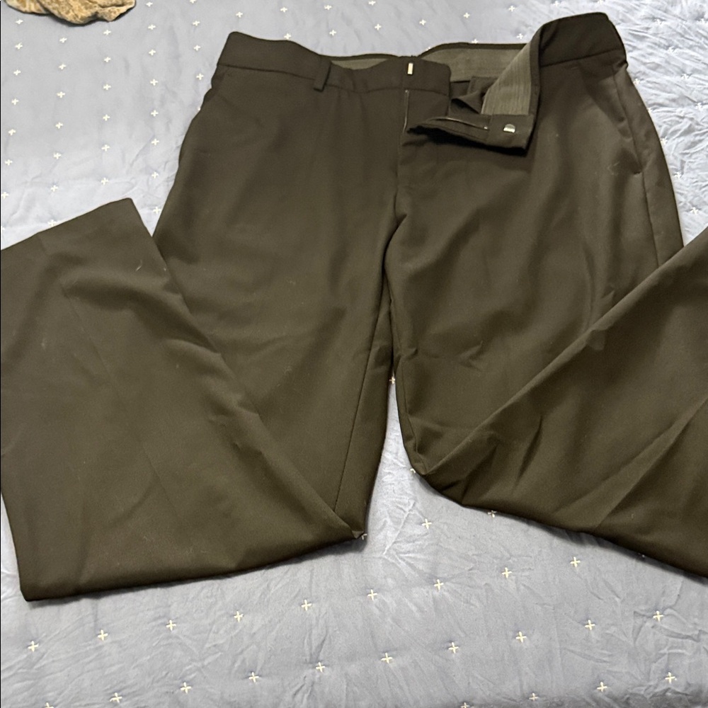 Men's Tailored Dress Pants in Black- Classic Business Style. Slim fit